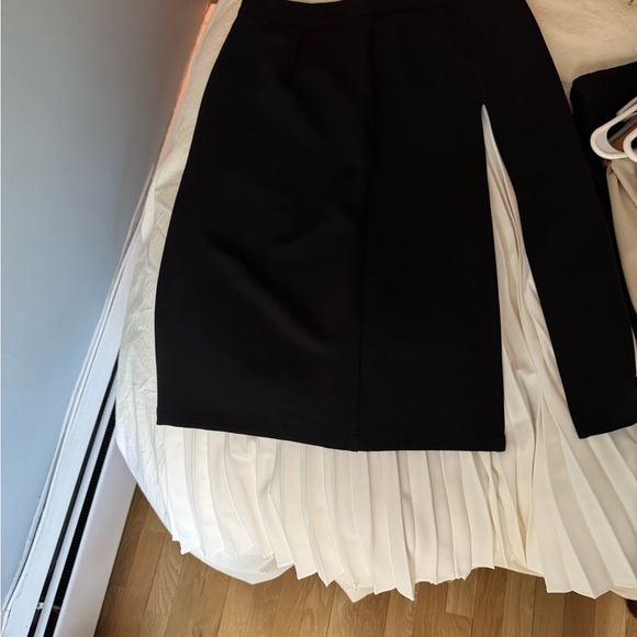 Commense Elegant Black and White Pleated Skirt - Picture 2 of 2